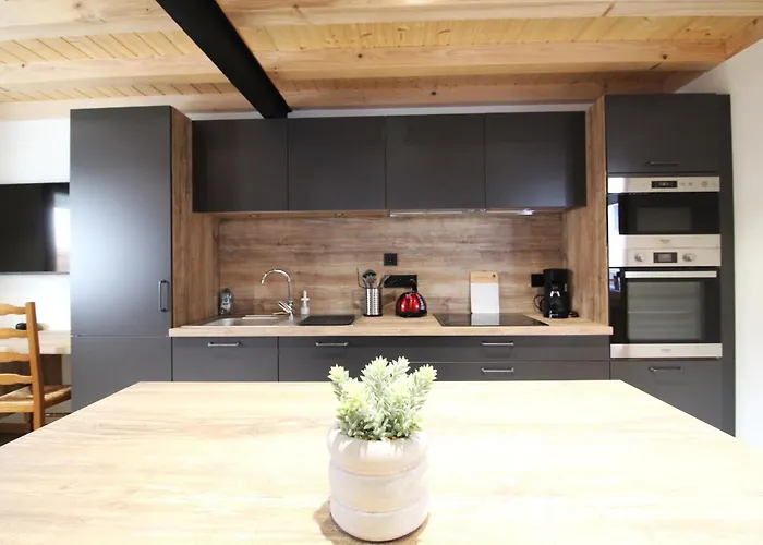 Holiday home Chez Marguerite Au Menil Jardin Terrasse